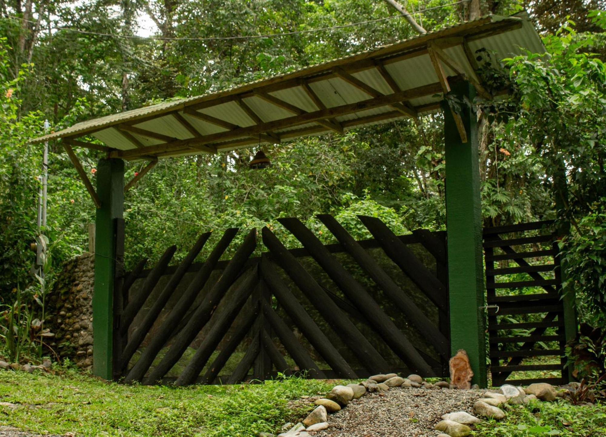 Smile Jungle Hostel Puerto Viejo de Talamanca Exterior photo