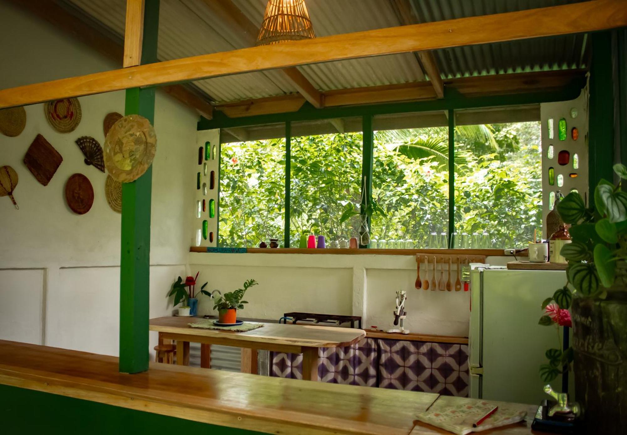 Smile Jungle Hostel Puerto Viejo de Talamanca Exterior photo